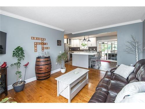 442 Barrick Road, Port Colborne, ON - Indoor Photo Showing Living Room