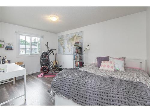 442 Barrick Road, Port Colborne, ON - Indoor Photo Showing Bedroom