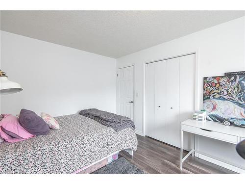 442 Barrick Road, Port Colborne, ON - Indoor Photo Showing Bedroom