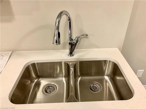 501-73 Arthur Street S, Guelph, ON - Indoor Photo Showing Kitchen With Double Sink