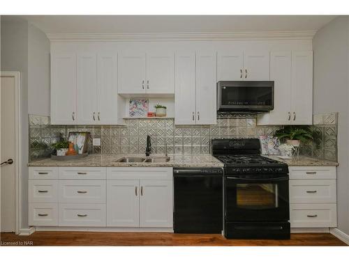 72 Wakelin Terrace, St. Catharines, ON - Indoor Photo Showing Kitchen With Double Sink