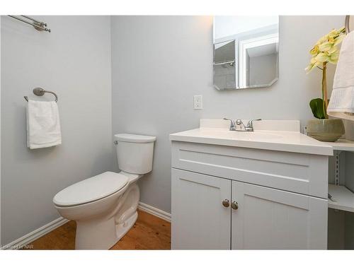 72 Wakelin Terrace, St. Catharines, ON - Indoor Photo Showing Bathroom