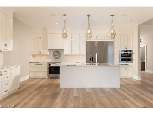 604-77 Yates Street, St. Catharines, ON - Indoor Photo Showing Kitchen With Double Sink With Upgraded Kitchen