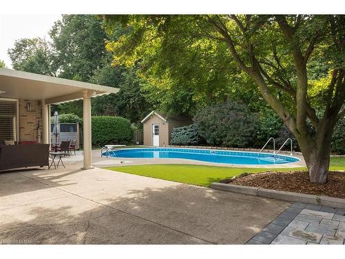 46 Millbridge Cres Crescent, Fonthill, ON - Outdoor With In Ground Pool