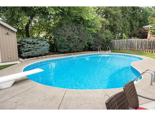 46 Millbridge Cres Crescent, Fonthill, ON - Outdoor With In Ground Pool With Deck Patio Veranda With Backyard