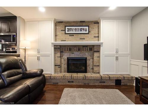 46 Millbridge Cres Crescent, Fonthill, ON - Indoor Photo Showing Living Room With Fireplace