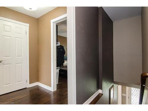 46 Millbridge Cres Crescent, Fonthill, ON - Indoor Photo Showing Other Room