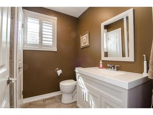 46 Millbridge Cres Crescent, Fonthill, ON - Indoor Photo Showing Bathroom