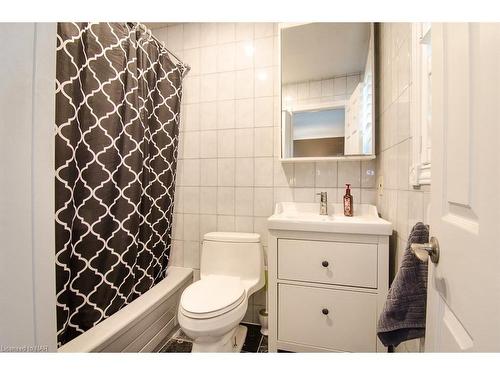 46 Millbridge Cres Crescent, Fonthill, ON - Indoor Photo Showing Bathroom