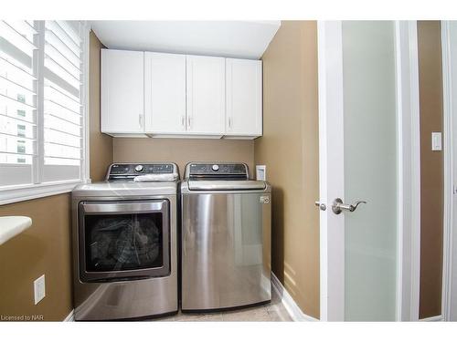 46 Millbridge Cres Crescent, Fonthill, ON - Indoor Photo Showing Laundry Room