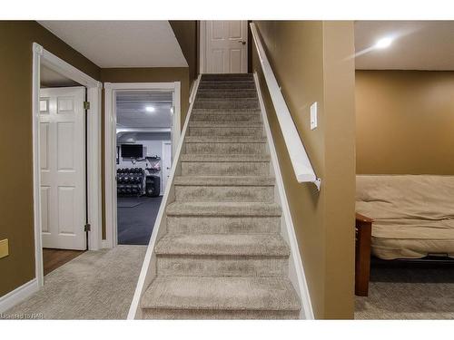 46 Millbridge Cres Crescent, Fonthill, ON - Indoor Photo Showing Other Room