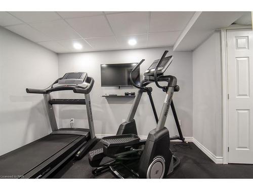 46 Millbridge Cres Crescent, Fonthill, ON - Indoor Photo Showing Gym Room