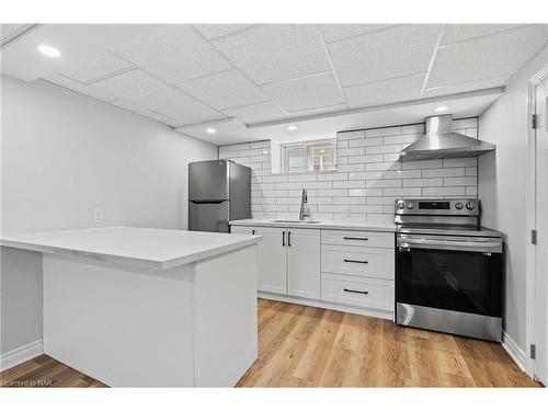 25 Sherbourne Street, St. Catharines, ON - Indoor Photo Showing Kitchen