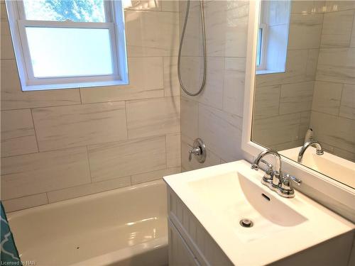 154 Park Street, Ridgeway, ON - Indoor Photo Showing Bathroom