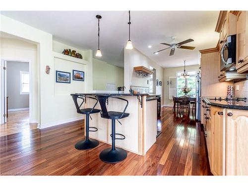 3328 Dustan Street, Vineland Station, ON - Indoor Photo Showing Kitchen With Upgraded Kitchen