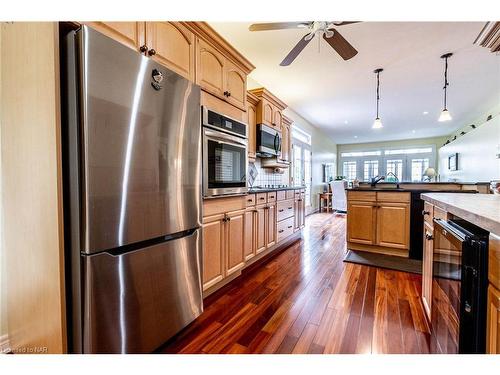 3328 Dustan Street, Vineland Station, ON - Indoor Photo Showing Kitchen With Upgraded Kitchen