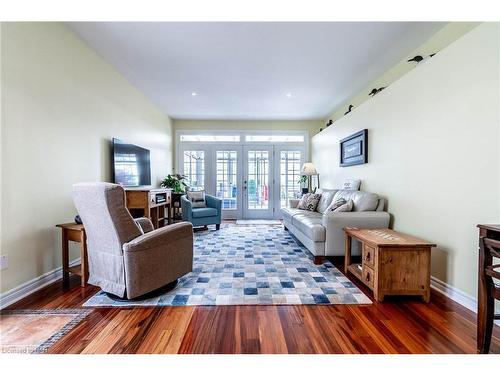 3328 Dustan Street, Vineland Station, ON - Indoor Photo Showing Living Room