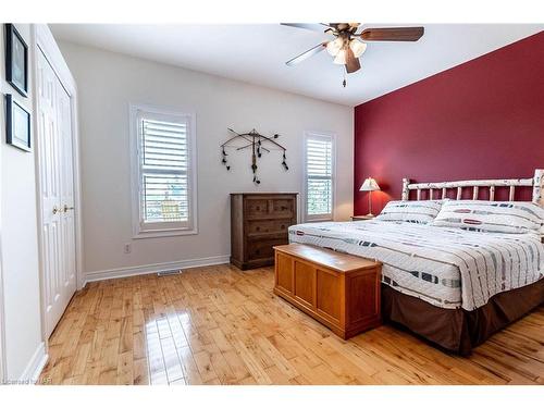 3328 Dustan Street, Vineland Station, ON - Indoor Photo Showing Bedroom