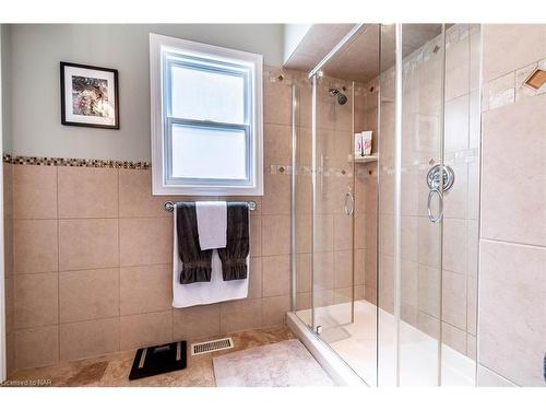 3328 Dustan Street, Vineland Station, ON - Indoor Photo Showing Bathroom