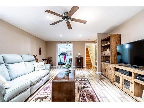 3328 Dustan Street, Vineland Station, ON - Indoor Photo Showing Living Room