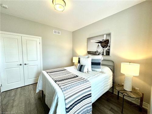 110 North Valley Drive, Welland, ON - Indoor Photo Showing Bedroom