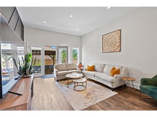 376 Concession 3Rd Road, St. Davids, ON - Indoor Photo Showing Living Room