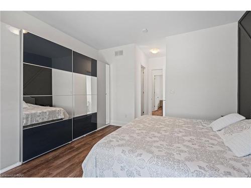 376 Concession 3Rd Road, St. Davids, ON - Indoor Photo Showing Bedroom