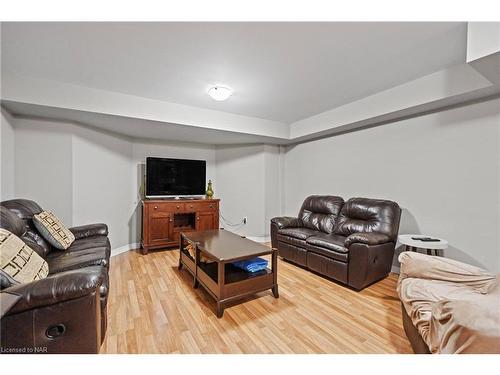 376 Concession 3Rd Road, St. Davids, ON - Indoor Photo Showing Living Room