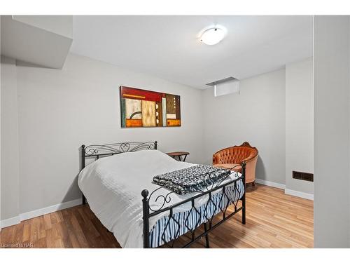 376 Concession 3Rd Road, St. Davids, ON - Indoor Photo Showing Bedroom