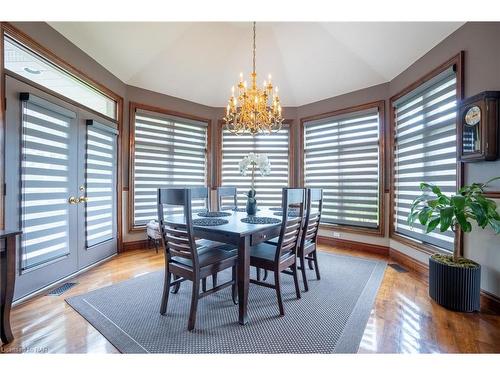 7775 St. Augustine Drive, Niagara Falls, ON - Indoor Photo Showing Dining Room