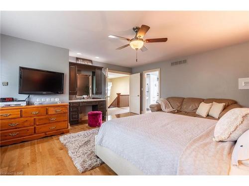 7775 St. Augustine Drive, Niagara Falls, ON - Indoor Photo Showing Bedroom