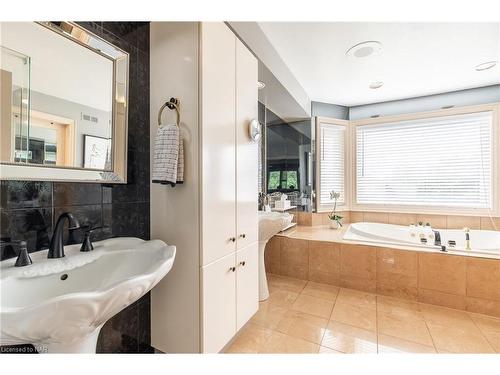 7775 St. Augustine Drive, Niagara Falls, ON - Indoor Photo Showing Bathroom