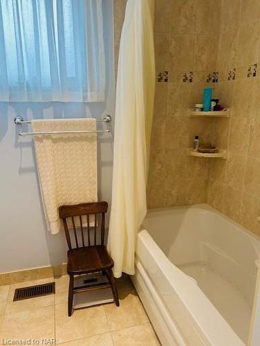 3284 Tramore Crescent, Niagara Falls, ON - Indoor Photo Showing Bathroom