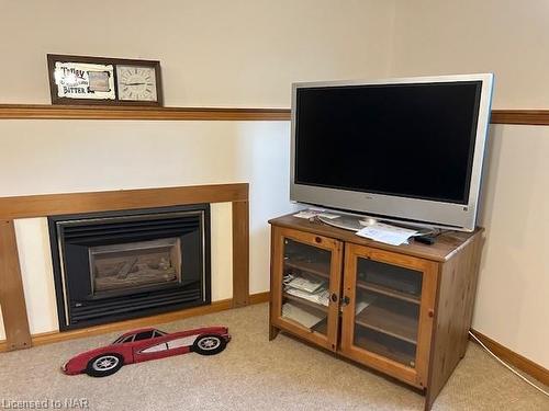 3284 Tramore Crescent, Niagara Falls, ON - Indoor Photo Showing Living Room With Fireplace