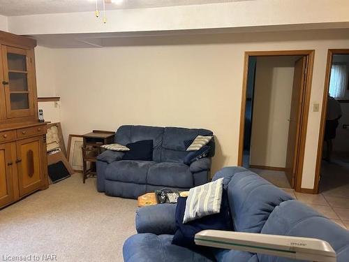 3284 Tramore Crescent, Niagara Falls, ON - Indoor Photo Showing Living Room