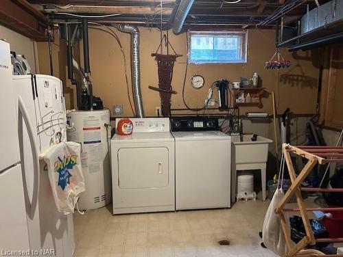 3284 Tramore Crescent, Niagara Falls, ON - Indoor Photo Showing Laundry Room