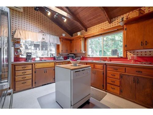 4479 Erie Road, Ridgeway, ON - Indoor Photo Showing Kitchen