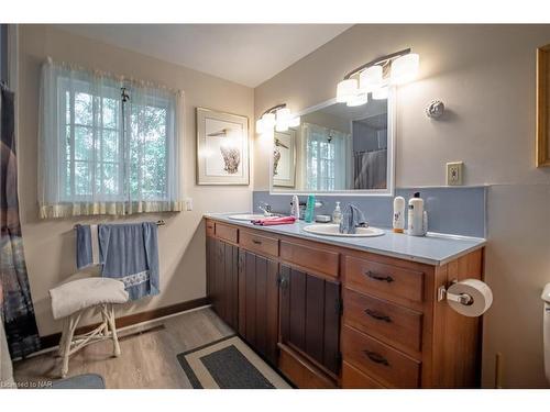 4479 Erie Road, Ridgeway, ON - Indoor Photo Showing Bathroom