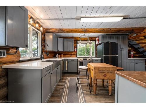 1622 Bertie Street, Fort Erie, ON - Indoor Photo Showing Kitchen