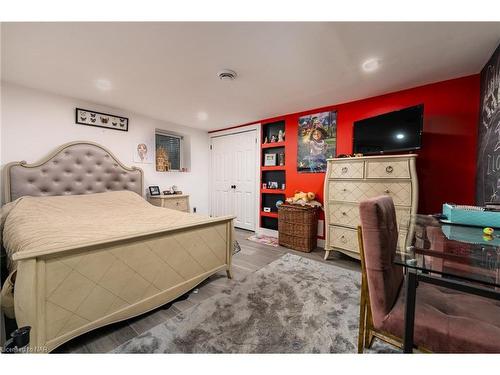 1622 Bertie Street, Fort Erie, ON - Indoor Photo Showing Bedroom