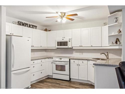 12 Flynn Court, St. Catharines, ON - Indoor Photo Showing Kitchen