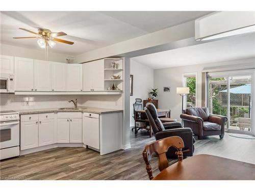 12 Flynn Court, St. Catharines, ON - Indoor Photo Showing Kitchen