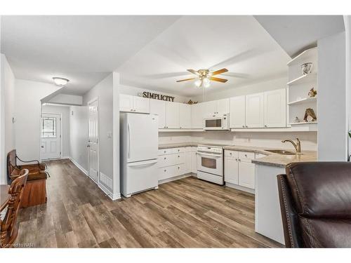 12 Flynn Court, St. Catharines, ON - Indoor Photo Showing Kitchen