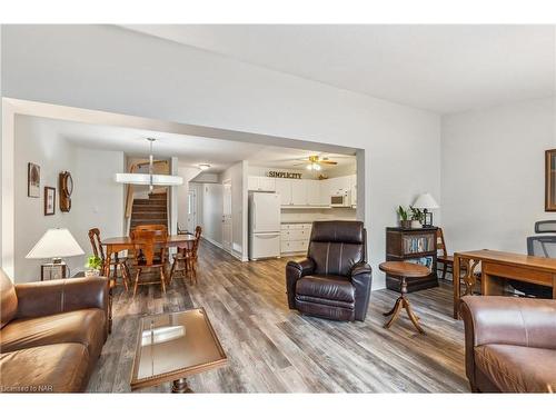 12 Flynn Court, St. Catharines, ON - Indoor Photo Showing Living Room