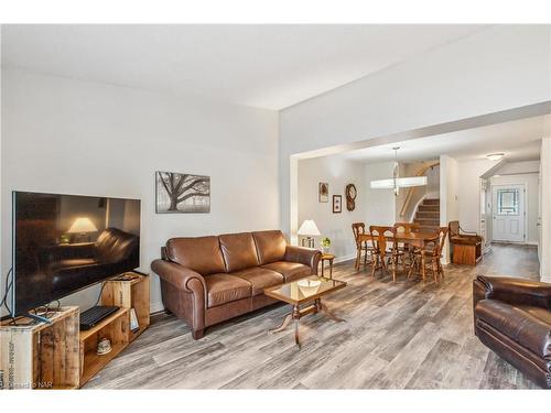 12 Flynn Court, St. Catharines, ON - Indoor Photo Showing Living Room