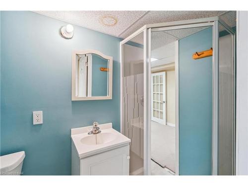 12 Flynn Court, St. Catharines, ON - Indoor Photo Showing Bathroom