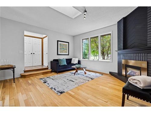 404 Line 2 Road, Niagara-On-The-Lake, ON - Indoor Photo Showing Living Room With Fireplace