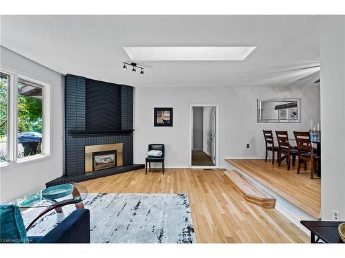 404 Line 2 Road, Niagara-On-The-Lake, ON - Indoor Photo Showing Living Room With Fireplace