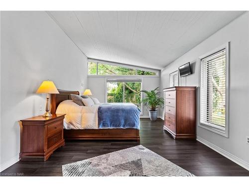 404 Line 2 Road, Niagara-On-The-Lake, ON - Indoor Photo Showing Bedroom