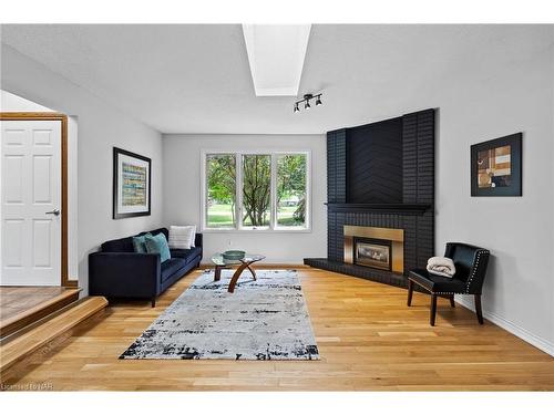 404 Line 2 Road, Niagara-On-The-Lake, ON - Indoor Photo Showing Living Room With Fireplace